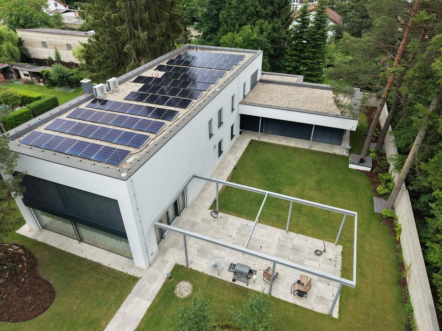 Rekonstrukce a rozšíření rodinného domu – Újezd nad Lesy, Praha 21